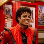 MJThrillerJacket(2)